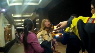 KTV酒後爆群毆！正妹用猛踹嚇壞警