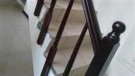 樓梯,驗屋,手扶梯,安全,裝置藝術,懸空,外掛（圖／翻攝自爆料公社）https://www.facebook.com/groups/1035885209777446/permalink/1965401903492434/