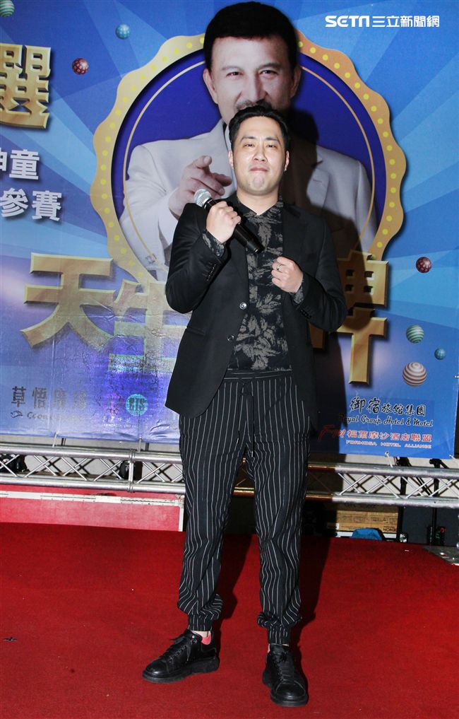 余祥銓主持華視綜藝「天生王牌」歌唱海選活動。（記者邱榮吉/攝影）