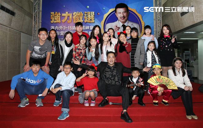 余祥銓主持華視綜藝「天生王牌」歌唱海選活動。（記者邱榮吉/攝影）