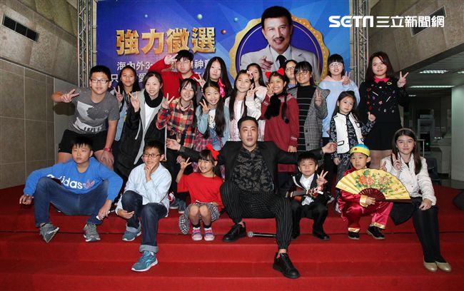 余祥銓主持華視綜藝「天生王牌」歌唱海選活動。（記者邱榮吉/攝影）