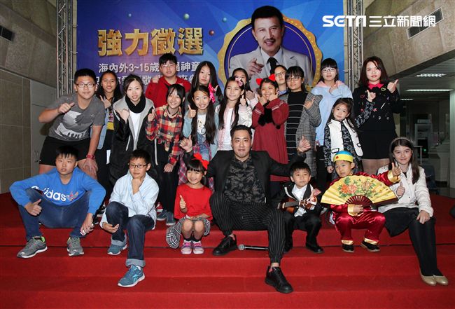 余祥銓主持華視綜藝「天生王牌」歌唱海選活動。（記者邱榮吉/攝影）