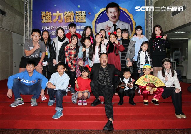 余祥銓主持華視綜藝「天生王牌」歌唱海選活動。（記者邱榮吉/攝影）