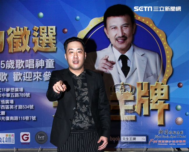 余祥銓主持華視綜藝「天生王牌」歌唱海選活動。（記者邱榮吉/攝影）