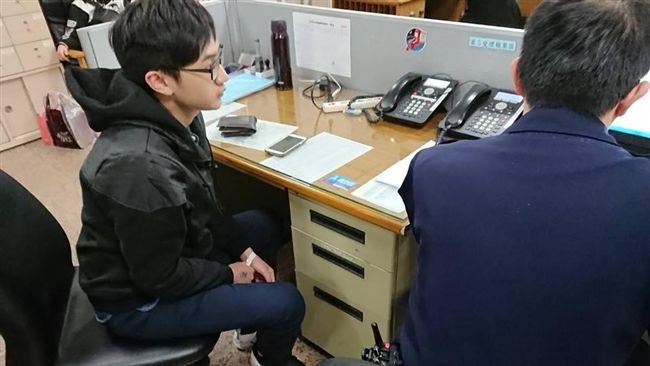 男電玩展持刀亂入　目標是實況主小盛