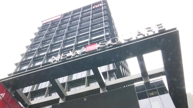 婦逛街撞玻璃門斷鼻　業者遭判賠8萬
