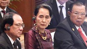 翁山蘇姬出席APEC會議（1）2017年亞太經濟合作會議（APEC）經濟領袖會議10日在越南峴港市登場。緬甸領導人翁山蘇姬（中）10日出席經濟領袖與東協領袖非正式對話（APEC-ASEAN）會議。中央社記者吳翊寧越南峴港攝　106年11月10日