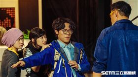 《花甲大人轉男孩》劇照/氧氣電影提供