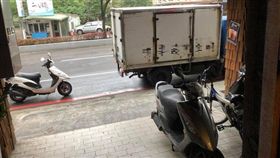 貨車,臨停,紅線,卸貨,卸貨區,爆怨公社　圖／翻攝自臉書爆怨公社