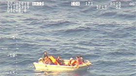Kiribati,MV Butiraoi,吉里巴斯,渡輪,救生筏,紐西蘭,失蹤,失聯,船難,船,生還者　圖／翻攝自紐西蘭空軍推特