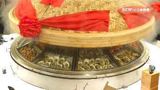 1.9米全海鮮！力拚全台最大巨籠宴