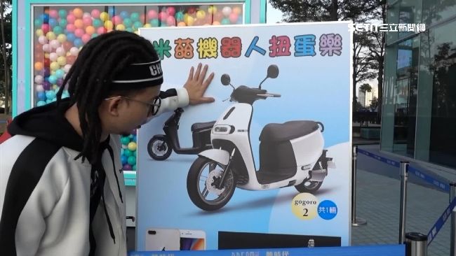 網友豪擲十萬！挑戰巨型扭蛋機拚大獎