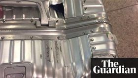 Rimowa,行李箱,託運,風險,廉航,,Circleline Design,Vueling Airlines　圖／翻攝自推特https://goo.gl/TZGV7Q