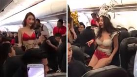 2012年越捷航空公司（VietJet Air）曾在班機上推出模特兒比基尼秀遭到罰款，昨（28）日越捷航空公司越南U23足球隊的專機上又安排比基尼秀，甚至還有模特兒對球員、教練騷擾，引起不少網友議論紛紛，而越南官方部門至今還未作出回應。（圖／翻攝自YouTube《Tron NGuyễn》）