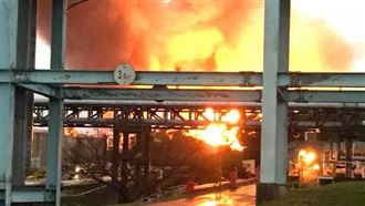 煉油廠加熱爐起火爆炸　民眾喊快逃命