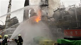  桃園煉油廠爆炸起火／翻攝畫面