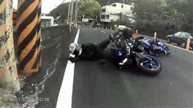 苗栗,內山公路,台3線,臉書,行車紀錄器,車禍,重機車友▕ 各區路況、天氣回報中心，翻攝畫面，翻攝自重機車友▕ 各區路況、天氣回報中心
