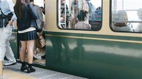日本,電車,癡漢,女高中生(圖/推特)