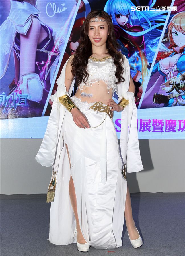 性感cosplay電玩展登場。（記者邱榮吉/攝影）