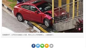 16:9
車內有蟑螂！女駕駛驚慌失措　秀「自殺式開法」猛撞天橋
圖／翻攝自早報
http://www.zaobao.com.sg/realtime/singapore/story20180129-830999