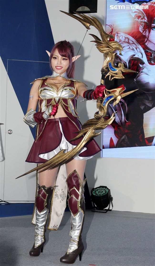 性感cosplay電玩展登場。（記者邱榮吉/攝影）