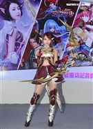 性感cosplay電玩展登場。（記者邱榮吉/攝影）
