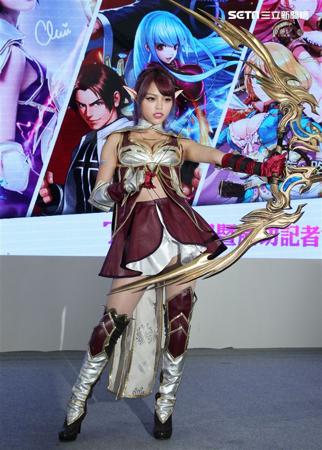 性感cosplay電玩展登場。（記者邱榮吉/攝影）
