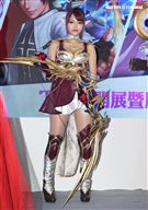 性感cosplay電玩展登場。（記者邱榮吉/攝影）
