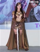 性感cosplay電玩展登場。（記者邱榮吉/攝影）