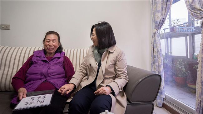 總統視察包租代管計畫　住戶當面感謝