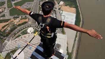 澳門高空彈跳疑故障　遊客懸空1小時