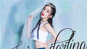 方媛拍牛仔褲廣告。(圖/翻攝自騰訊網)