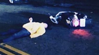 男喝茫「陳屍」馬路　愛心哥熱心保護