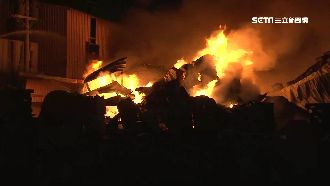 回收倉庫遭大火吞噬　居民睡夢中驚逃