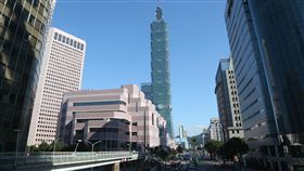 台北101五度蟬聯北市地王台北市22日公布107年土地現值，地王由台北101大樓第5度蟬聯，每平方公尺為新台幣174萬1000元，每坪為575萬5372元。中央社記者吳家昇攝　106年12月22日