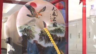 嘉勉殯儀館　縣長贈「大展宏圖」獎座