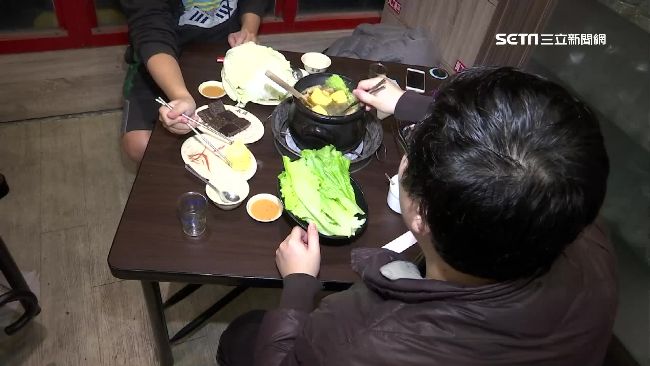 青年寒流吃羊肉爐　晚上開窗睡竟猝死