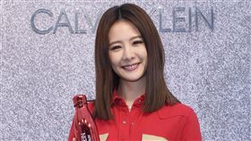 （業配）限時CAVLIN KLEIN粉紅快閃 安心亞大秀極簡性感風 期待戀愛（圖／CAVLIN KLEIN提供）