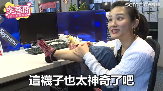 女主播腳臭暈同事　靠這招挽回面子
