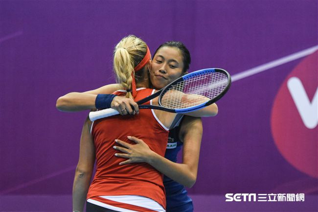 WTA台灣公開賽女子雙打詹皓晴、芭波絲 Timea Babos。（圖／記者林敬旻攝）