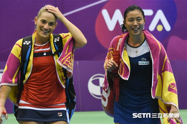 WTA台灣公開賽女子雙打詹皓晴、芭波絲 Timea Babos。（圖／記者林敬旻攝）