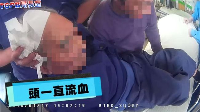 民眾為送阿公急診闖紅燈　暖警幫開道