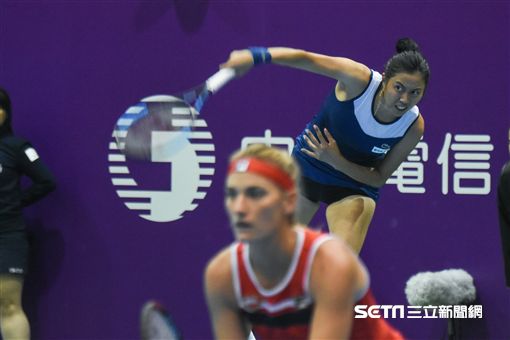 WTA台灣公開賽女子雙打詹皓晴、芭波絲 Timea Babos。（圖／記者林敬旻攝）