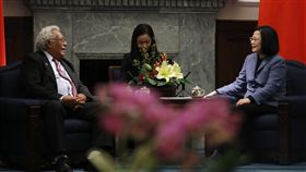 總統蔡英文接見「索羅門群島國會議長納許（Ajilon Jasper Nasiu）伉儷訪問團」。（總統府提供）