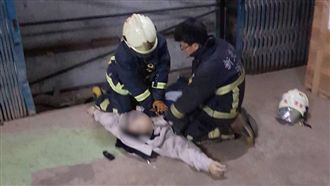 疑未注意電梯還沒來　男失足墜落不治