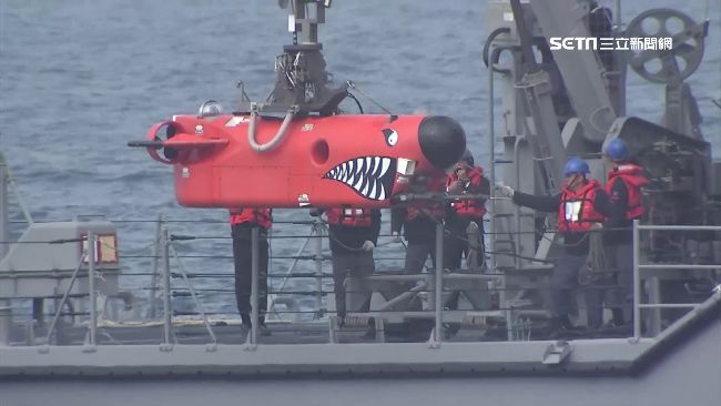 排雷急先鋒　水下掃雷濺10米水柱