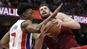 ▲騎士主力前鋒Kevin Love（右）受傷退場。（圖／美聯社／達志影像）