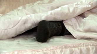 冰棒美人別穿襪入睡　醫師：會更冷…