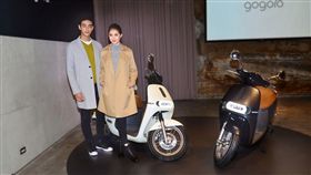Gogoro 2 Deluxe有灰色及珍珠白兩種選擇。（圖／鍾釗榛攝影）