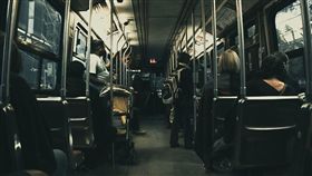 公車,車內（圖／翻攝自Pixabay）